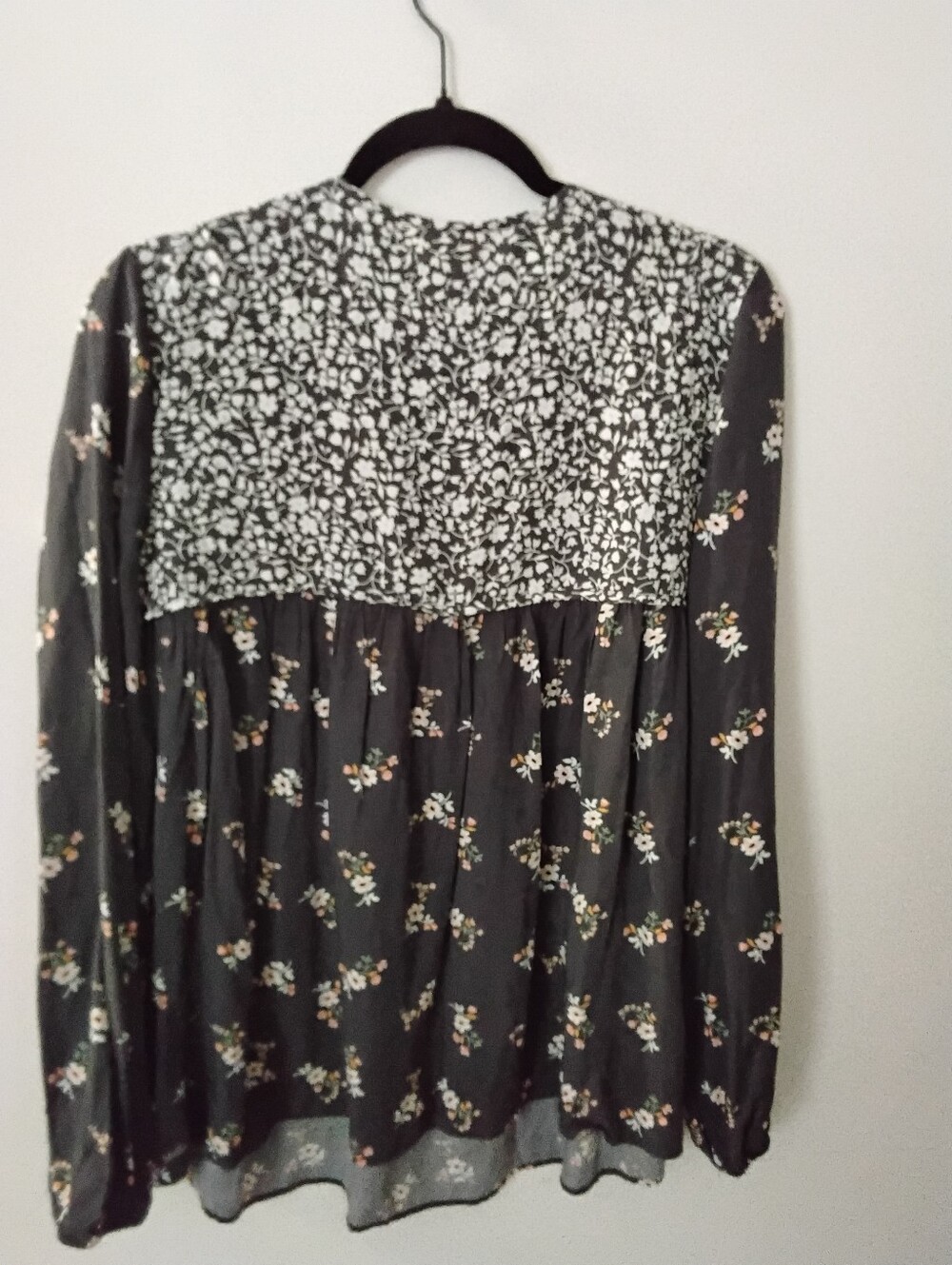 Matilda Jane Floral Tie-Front Long-Sleeve Women’s Top - Charcoal Size Medium - Picture 4 of 5